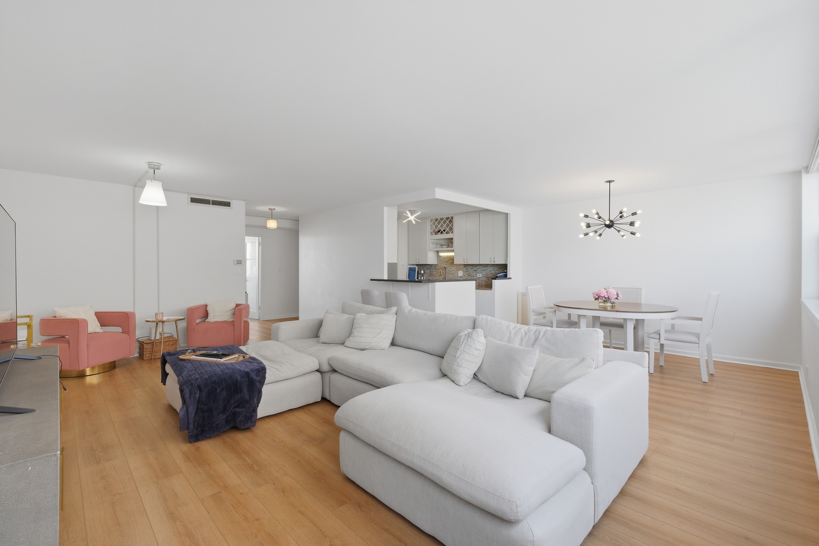 6301 N Sheridan Road #8E, Chicago, IL 60660