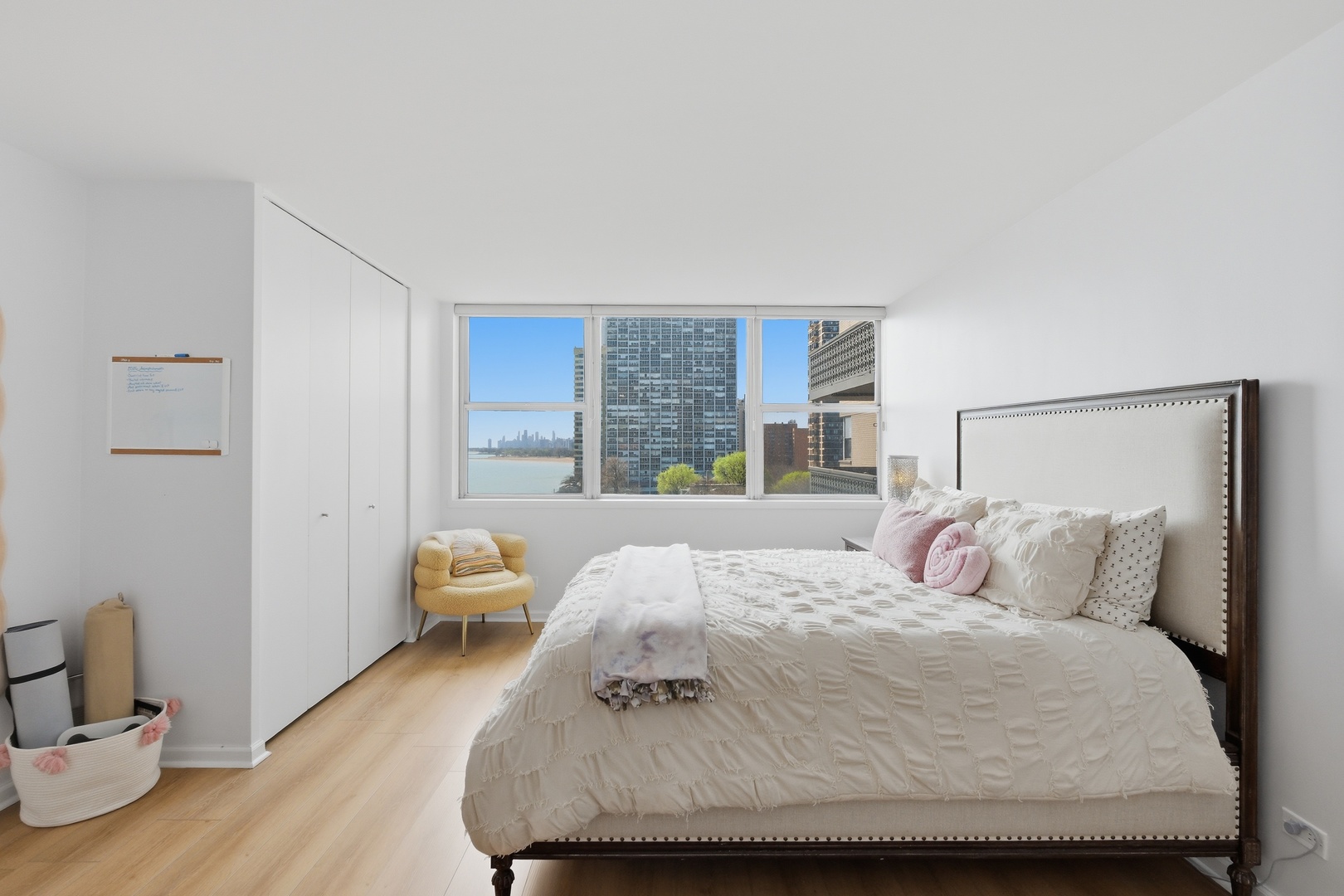 6301 N Sheridan Road #8E, Chicago, IL 60660