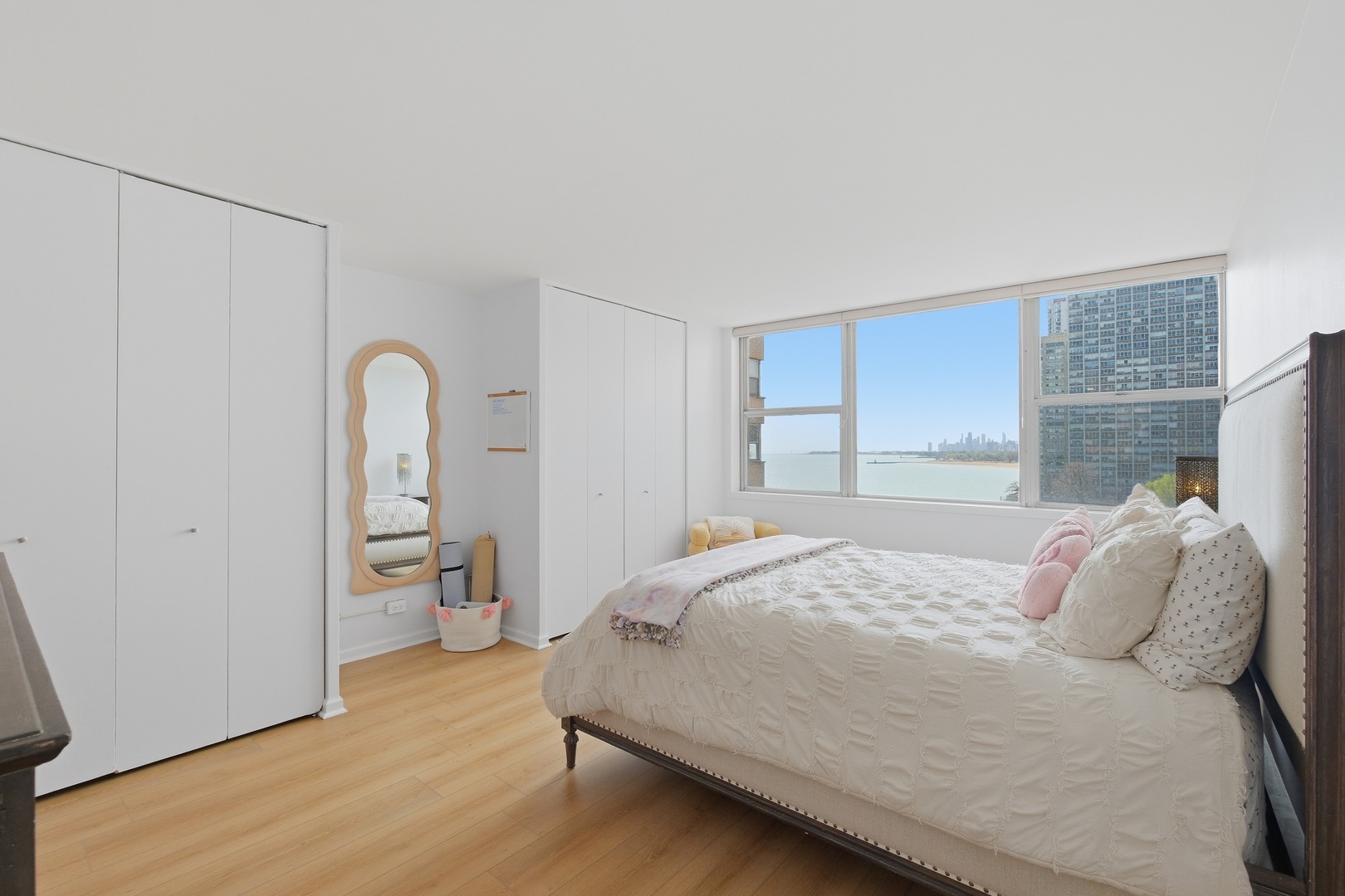 6301 N Sheridan Road #8E, Chicago, IL 60660