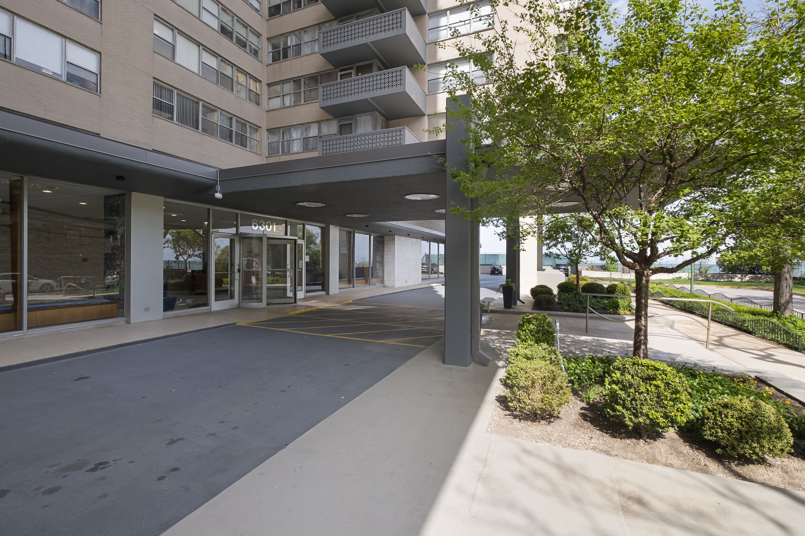 6301 N Sheridan Road #8E, Chicago, IL 60660