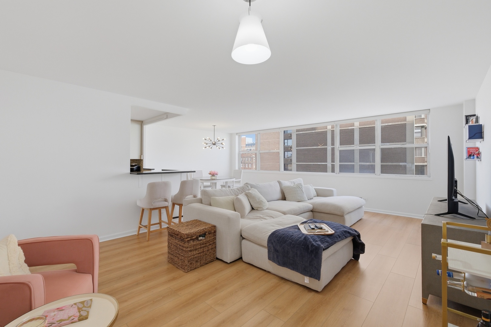 6301 N Sheridan Road #8E, Chicago, IL 60660