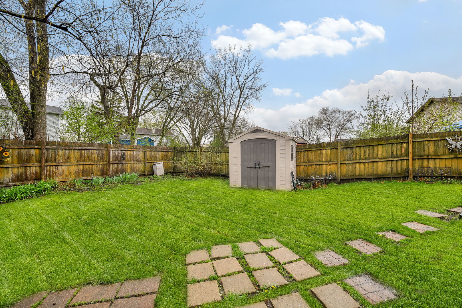 879 Lakeside Drive, Bartlett, IL 60103