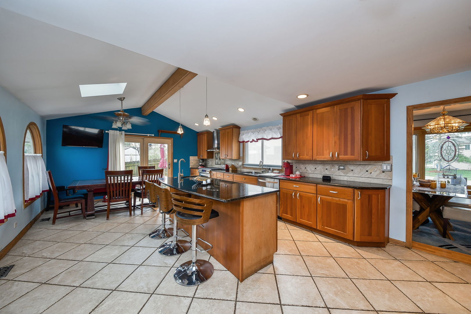 879 Lakeside Drive, Bartlett, IL 60103