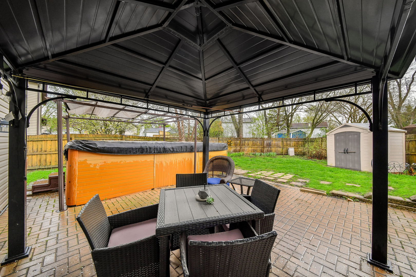 879 Lakeside Drive, Bartlett, IL 60103