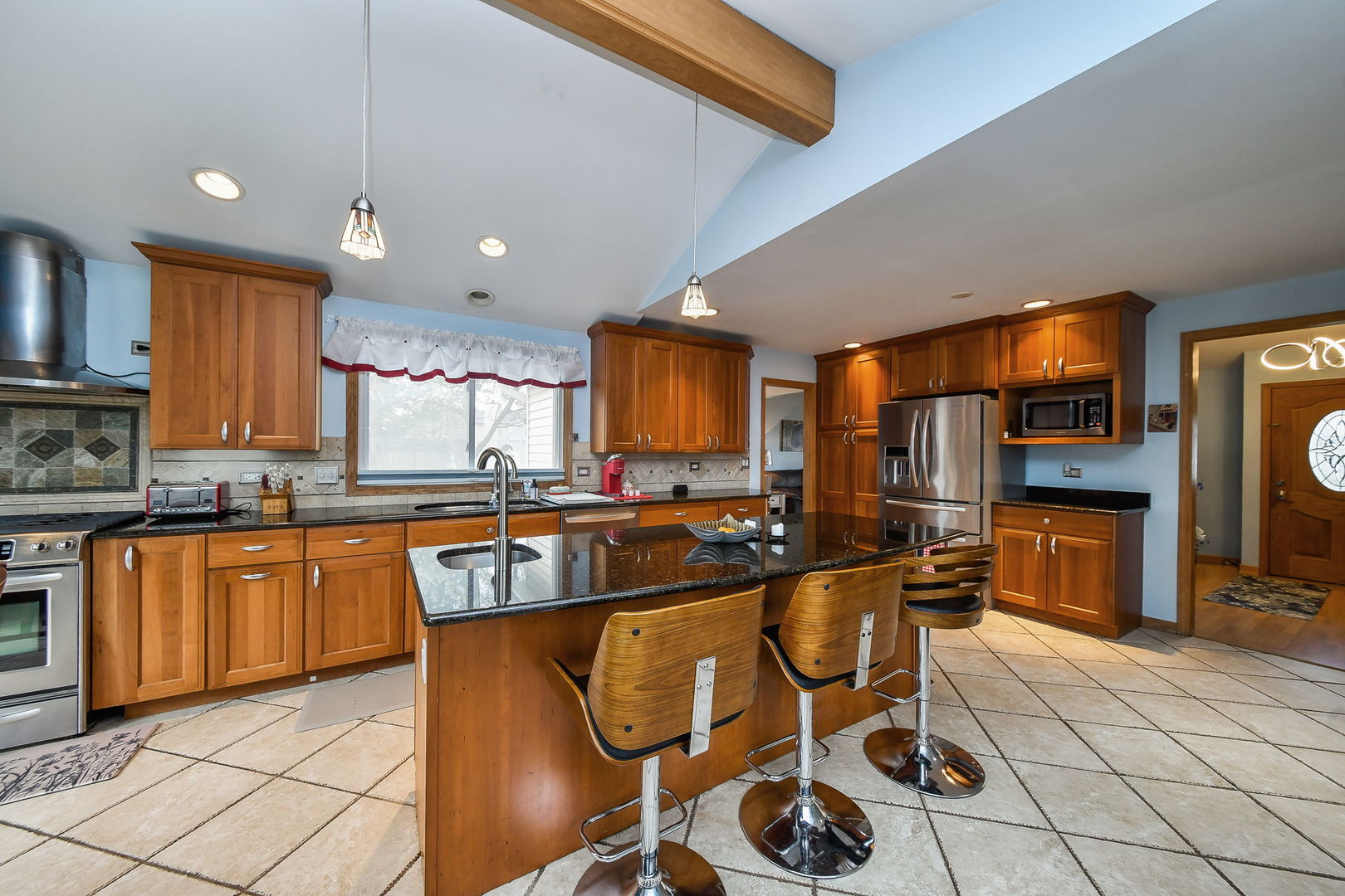 879 Lakeside Drive, Bartlett, IL 60103