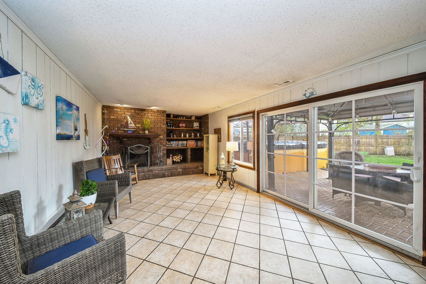 879 Lakeside Drive, Bartlett, IL 60103