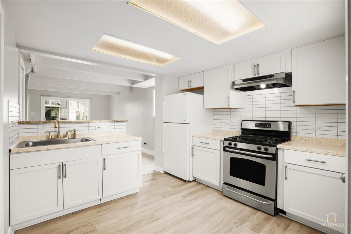 512 MEADOW GREEN Lane, Round Lake Beach, IL 60073