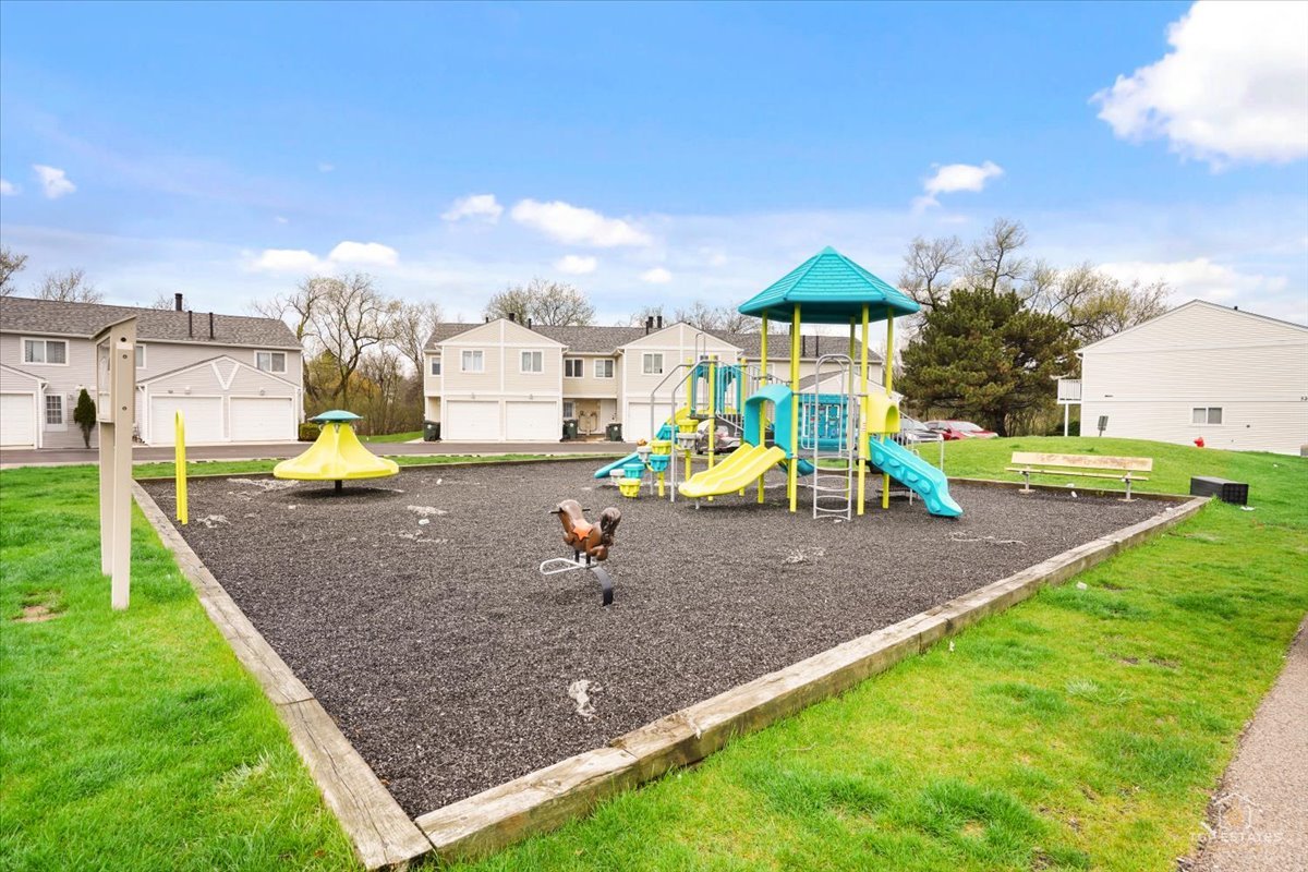 512 MEADOW GREEN Lane, Round Lake Beach, IL 60073