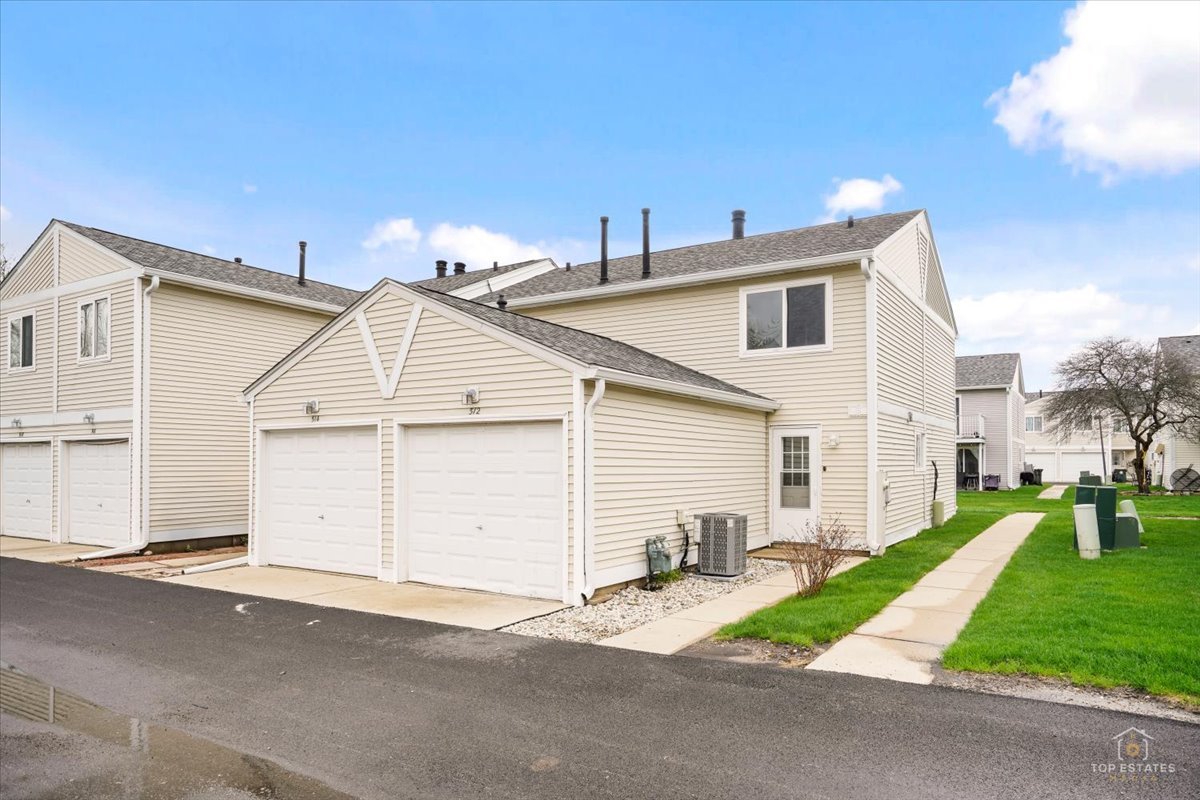 512 MEADOW GREEN Lane, Round Lake Beach, IL 60073