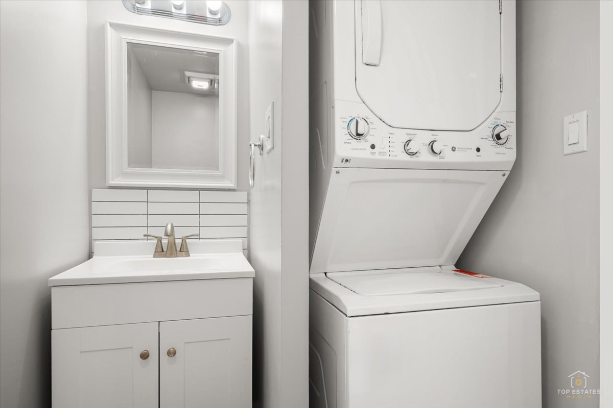 512 MEADOW GREEN Lane, Round Lake Beach, IL 60073