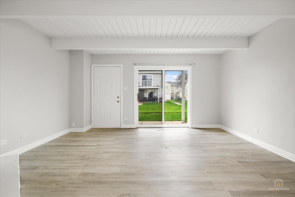 512 MEADOW GREEN Lane, Round Lake Beach, IL 60073