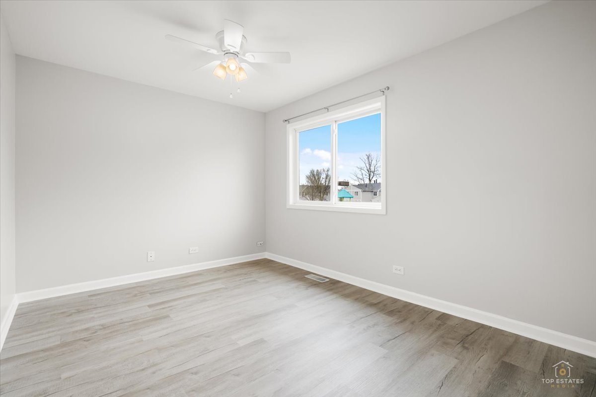 512 MEADOW GREEN Lane, Round Lake Beach, IL 60073