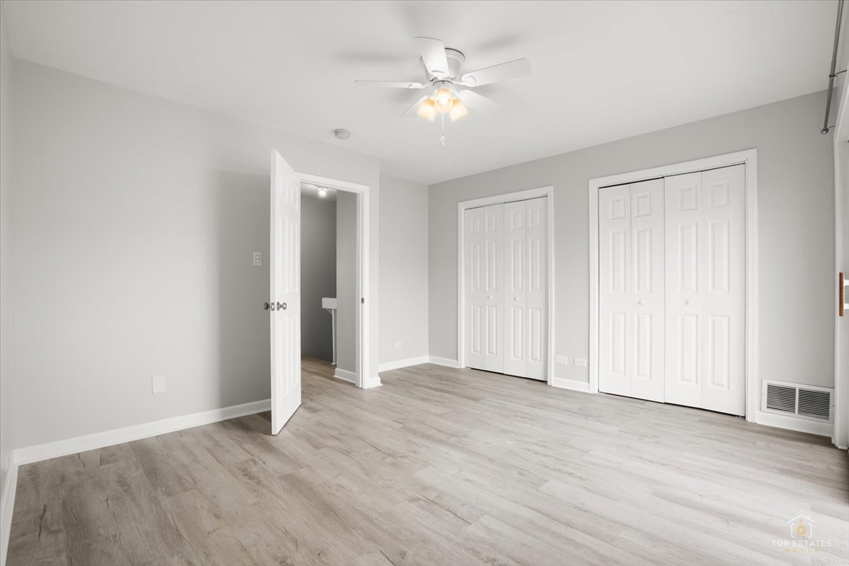 512 MEADOW GREEN Lane, Round Lake Beach, IL 60073