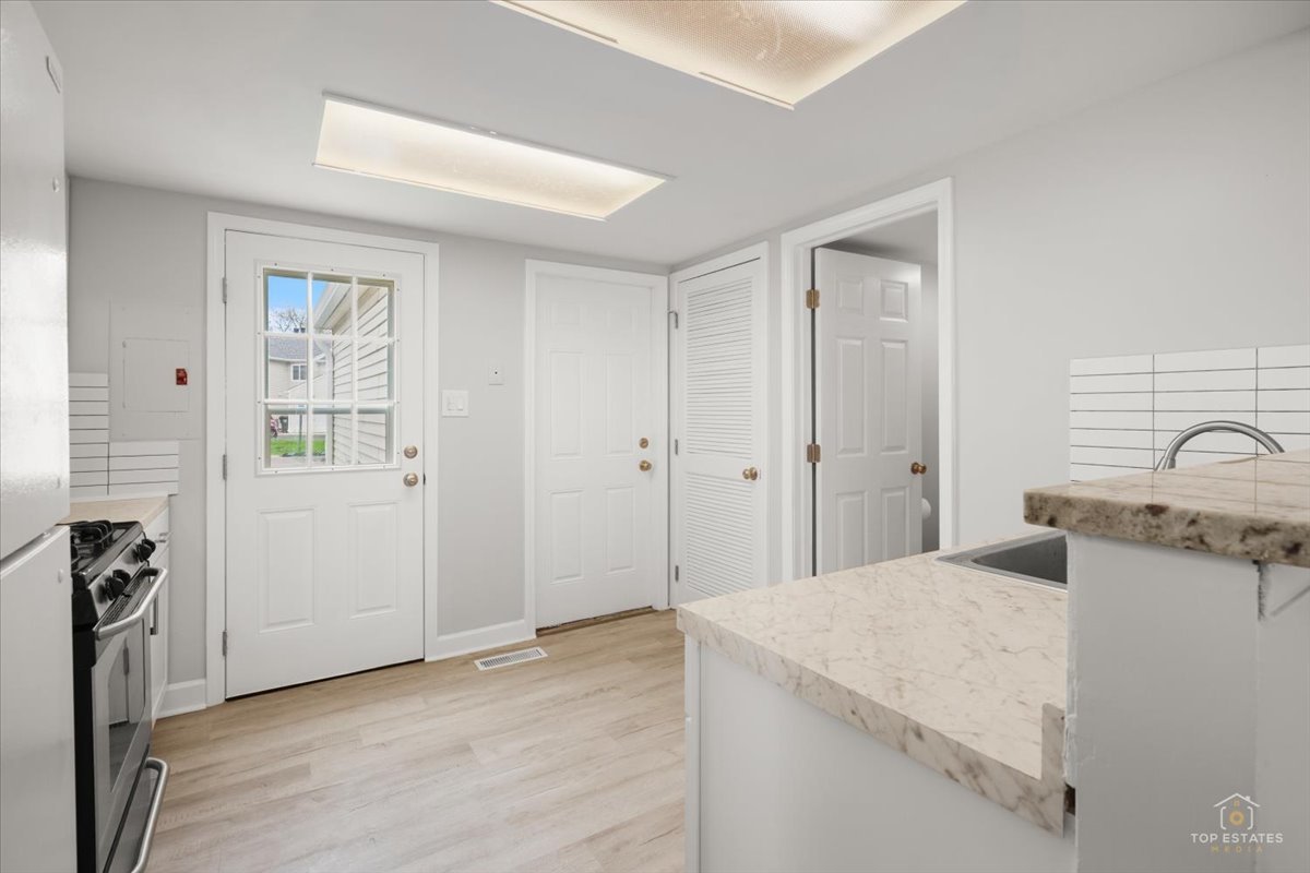 512 MEADOW GREEN Lane, Round Lake Beach, IL 60073