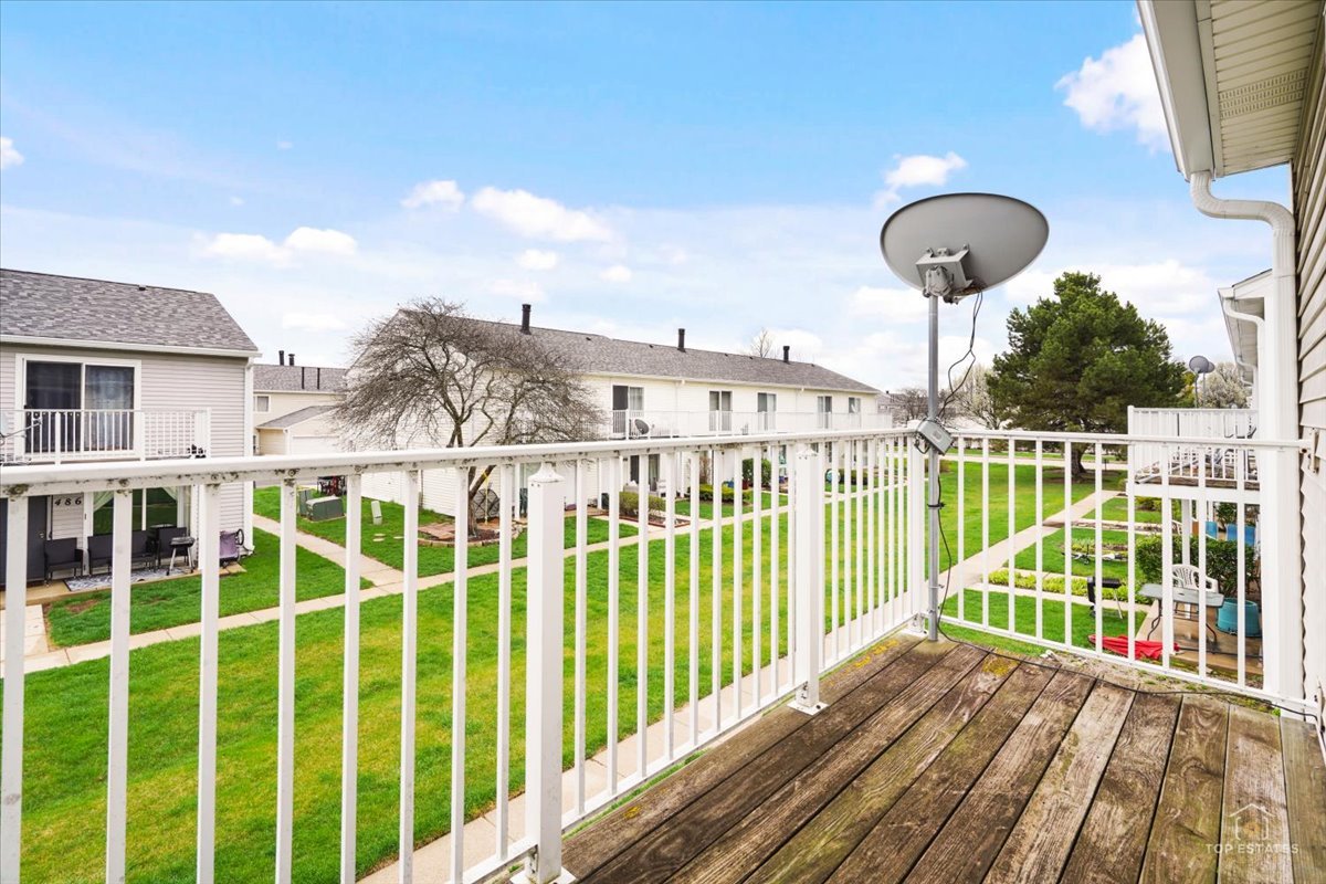 512 MEADOW GREEN Lane, Round Lake Beach, IL 60073