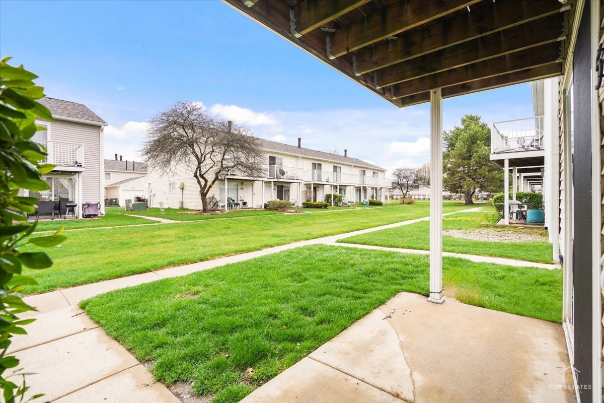 512 MEADOW GREEN Lane, Round Lake Beach, IL 60073