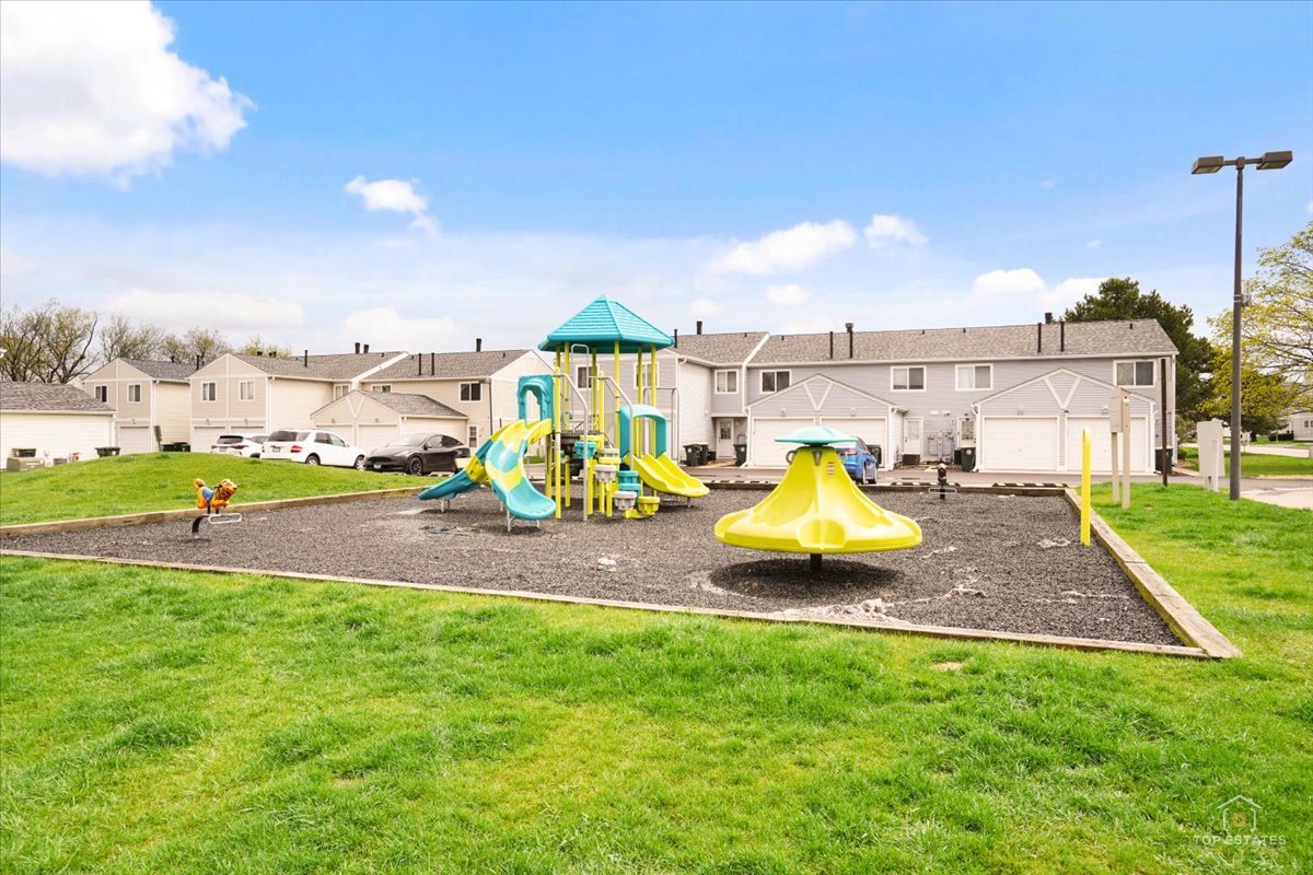 512 MEADOW GREEN Lane, Round Lake Beach, IL 60073