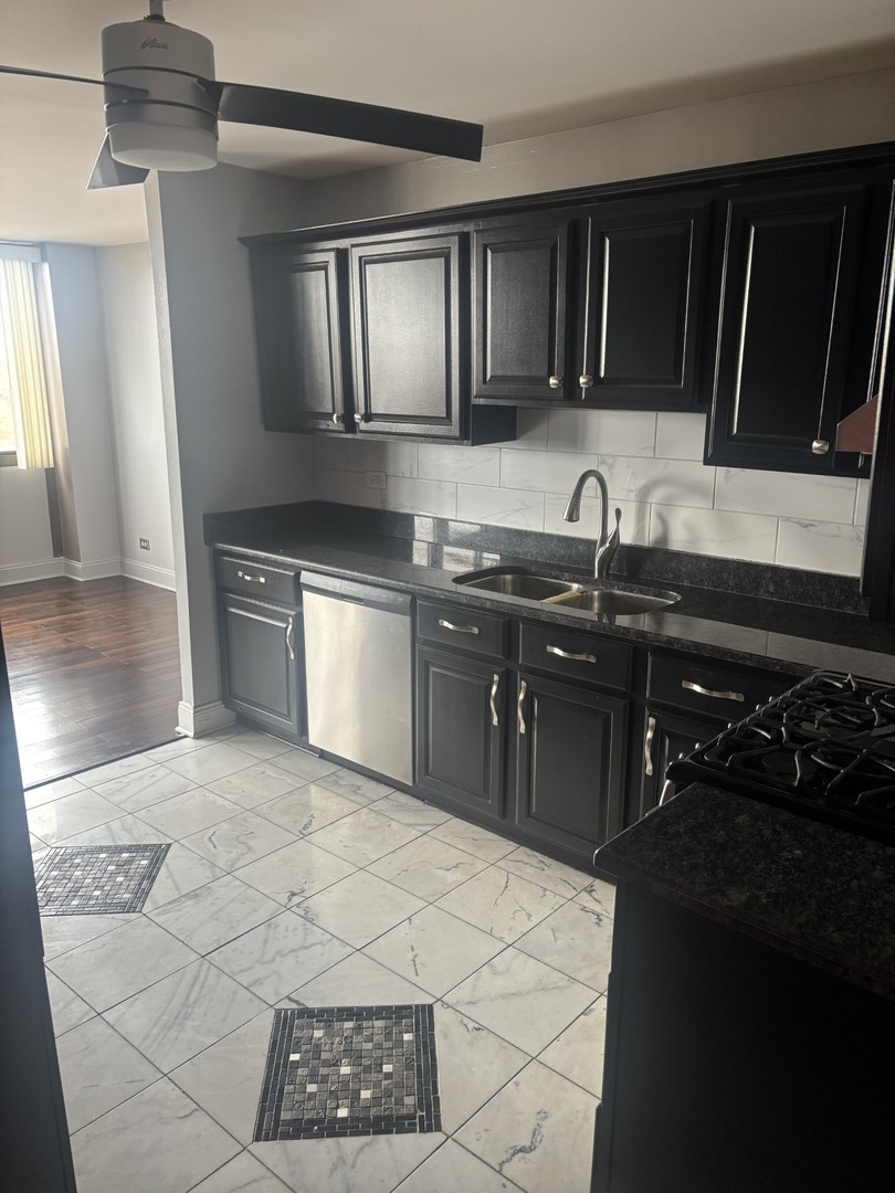 4800 S Lake Park Avenue #605, Chicago, IL 60615