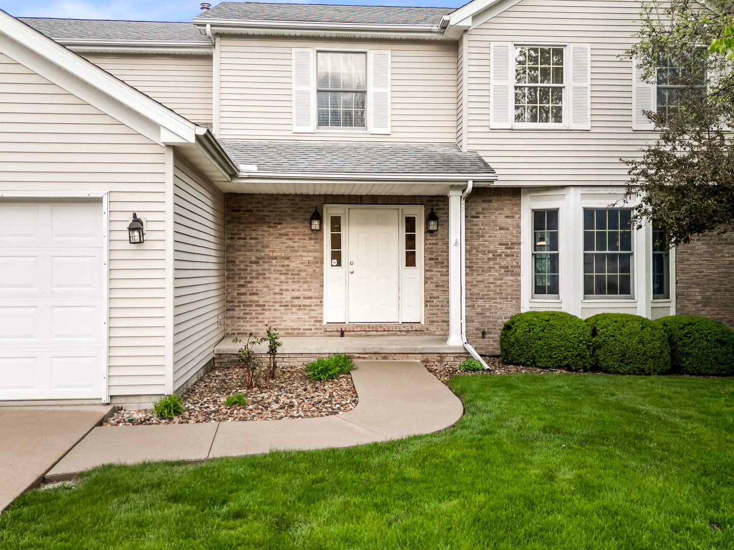 25 Pebblebrook Court, Bloomington, IL 61705