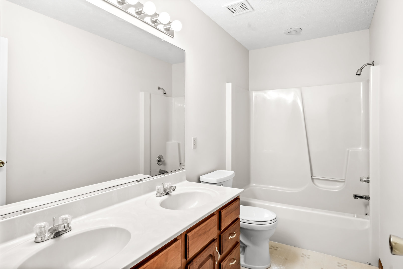 25 Pebblebrook Court, Bloomington, IL 61705