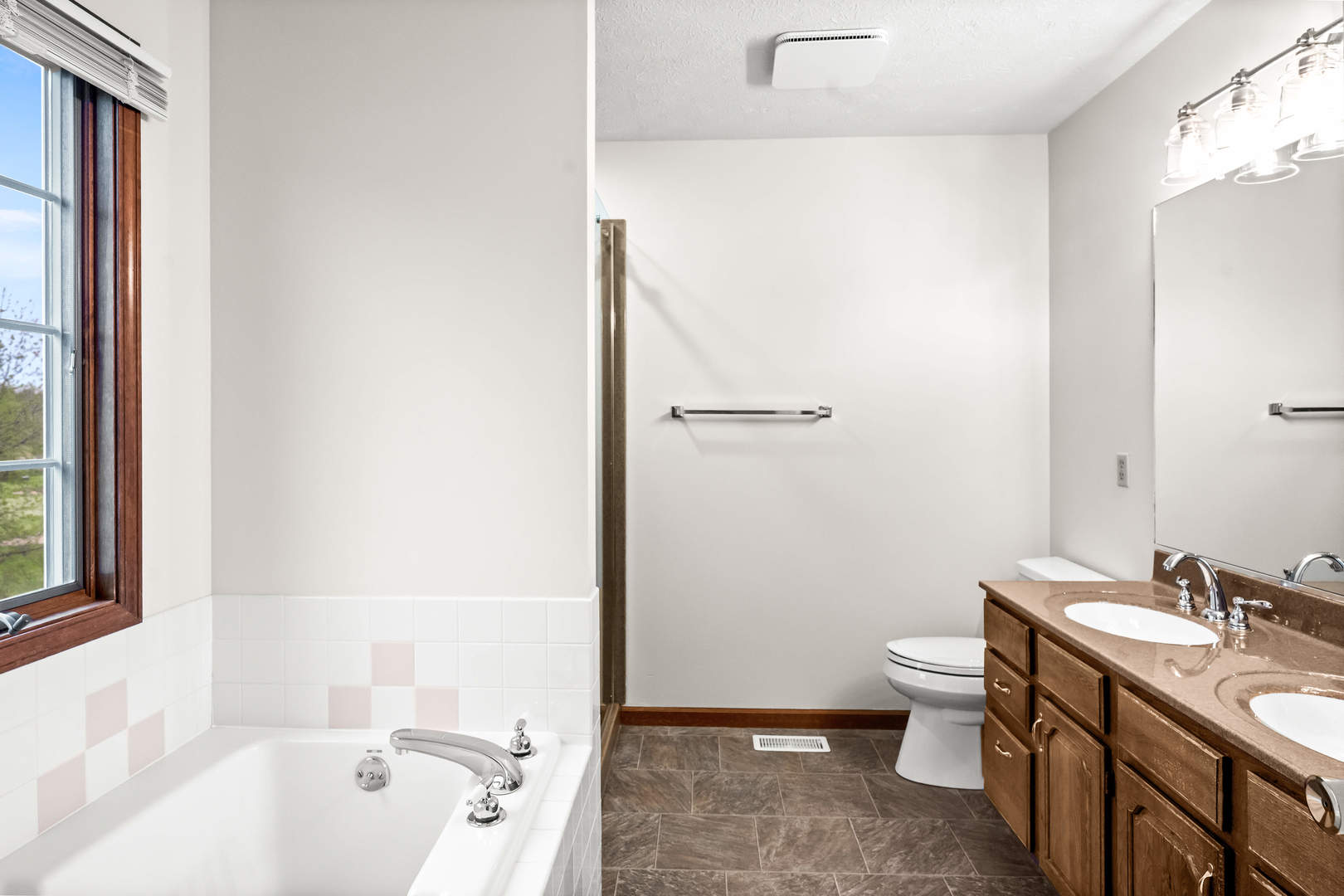 25 Pebblebrook Court, Bloomington, IL 61705