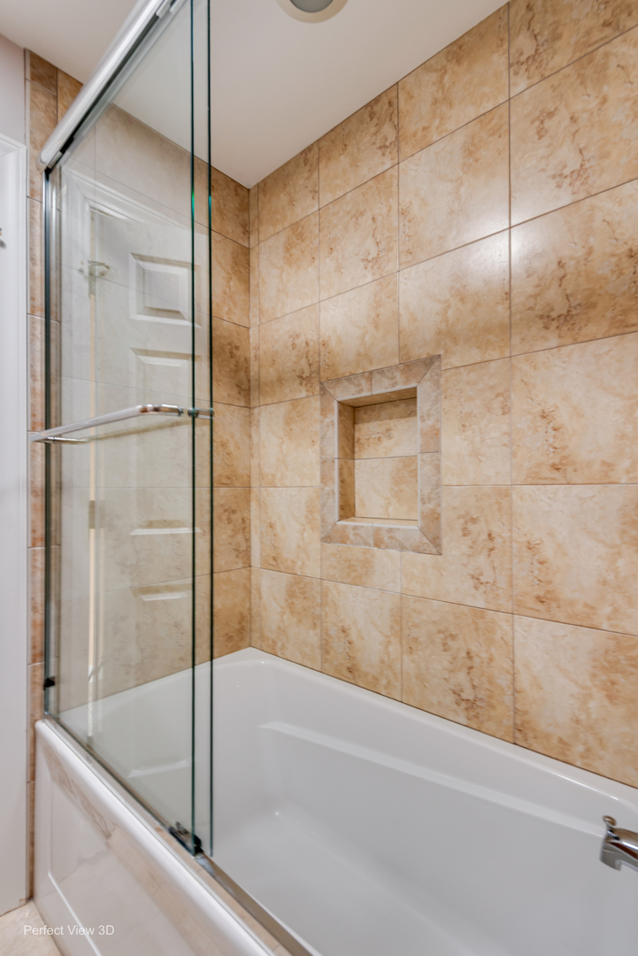 900 Ashford Lane, Westmont, IL 60559