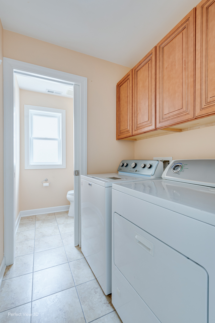 900 Ashford Lane, Westmont, IL 60559