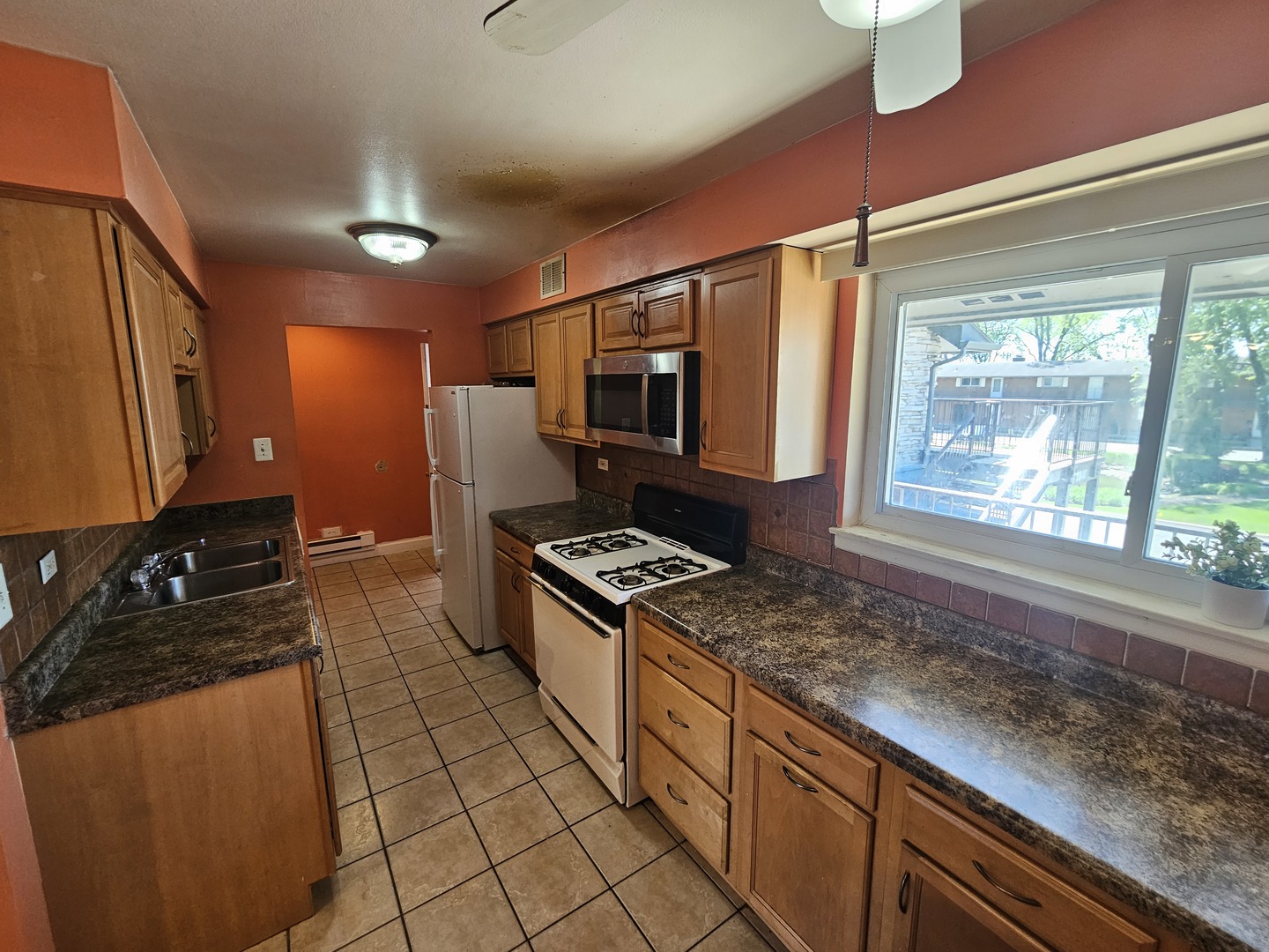 1910 W Hatherleigh Court #2E, Mount Prospect, IL 60056