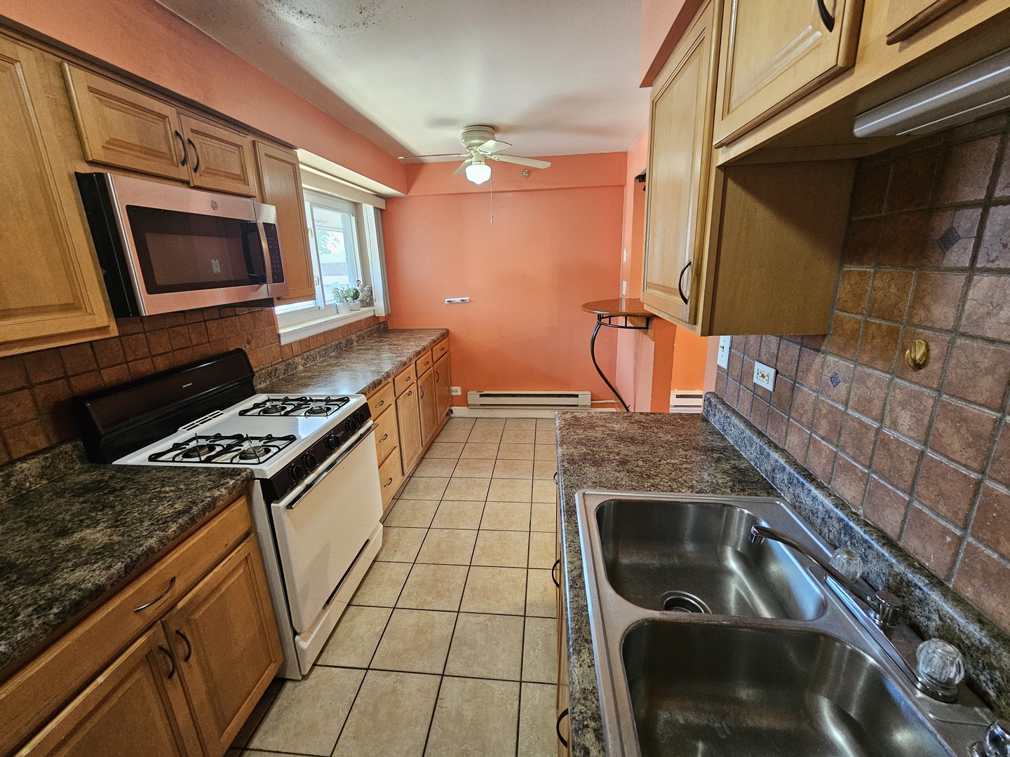 1910 W Hatherleigh Court #2E, Mount Prospect, IL 60056
