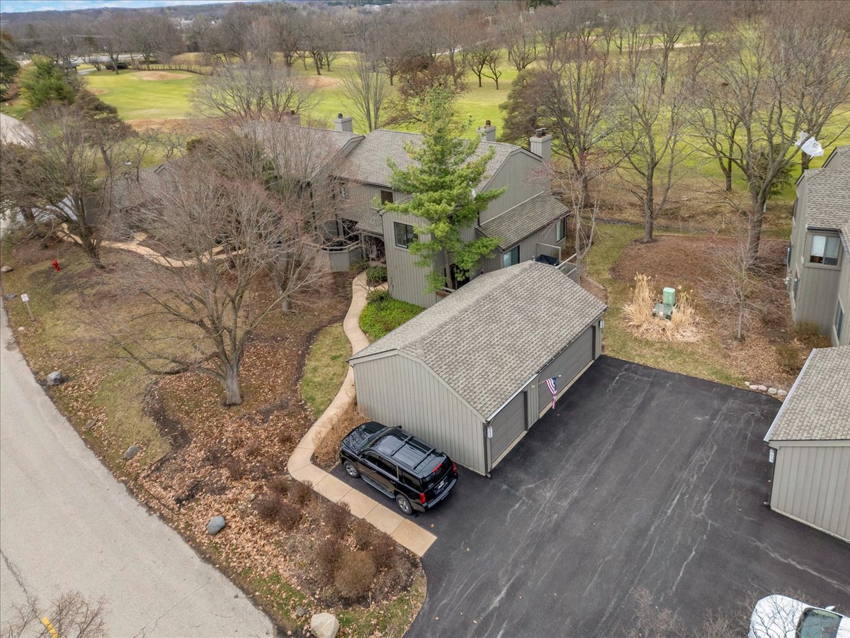 196 Shoreline Road, Lake Barrington, IL 60010