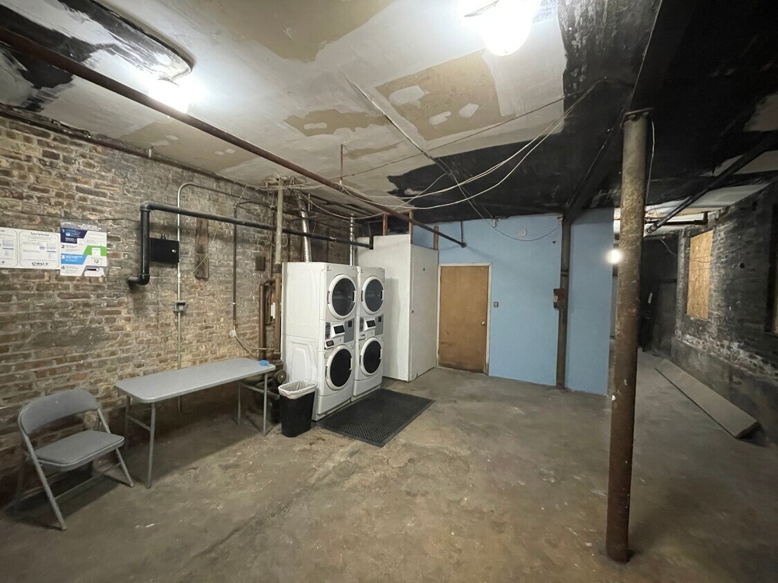 7931 S Manistee Avenue, Chicago, IL 60617