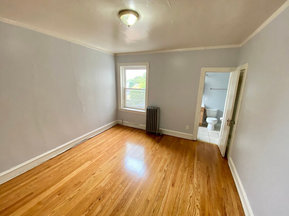 7931 S Manistee Avenue, Chicago, IL 60617