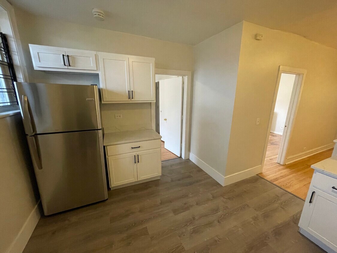 7931 S Manistee Avenue, Chicago, IL 60617