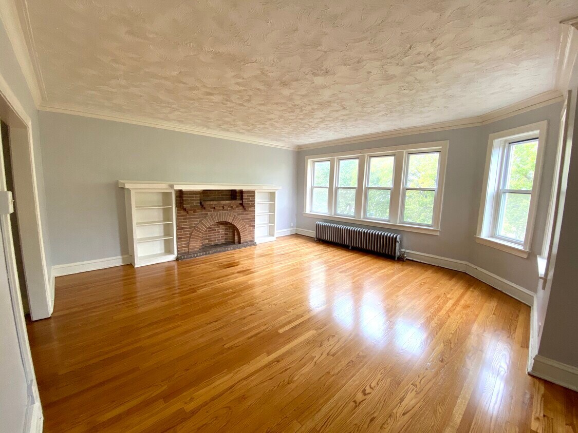 7931 S Manistee Avenue, Chicago, IL 60617