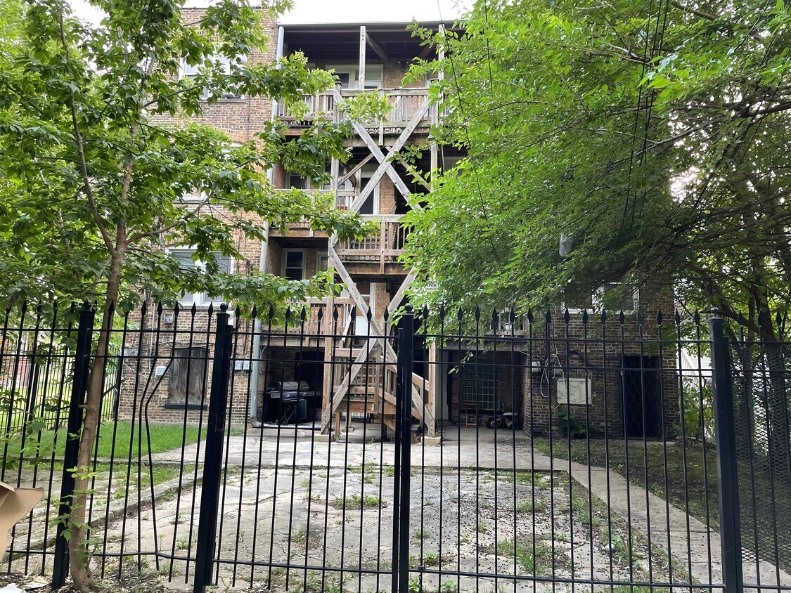 7931 S Manistee Avenue, Chicago, IL 60617