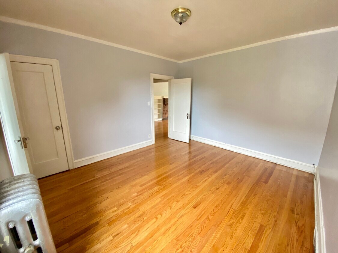 7931 S Manistee Avenue, Chicago, IL 60617