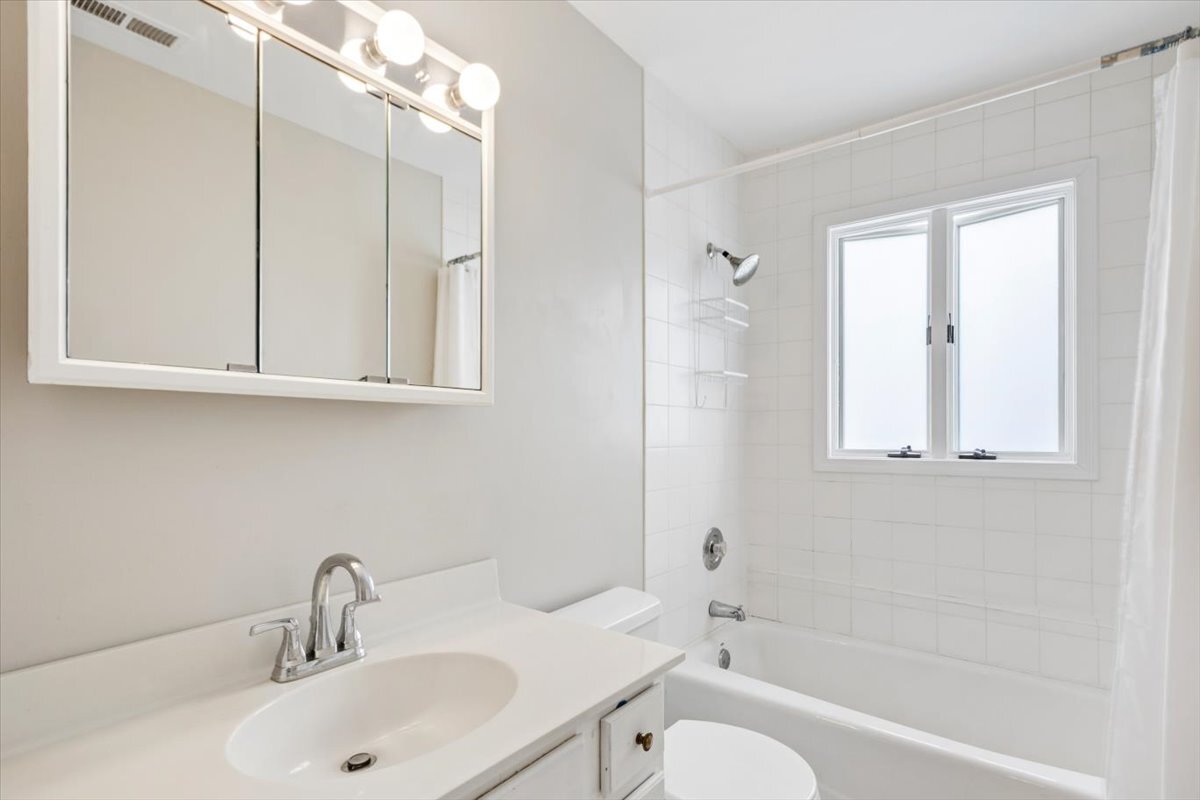 291 Lionel Road, Riverside, IL 60546