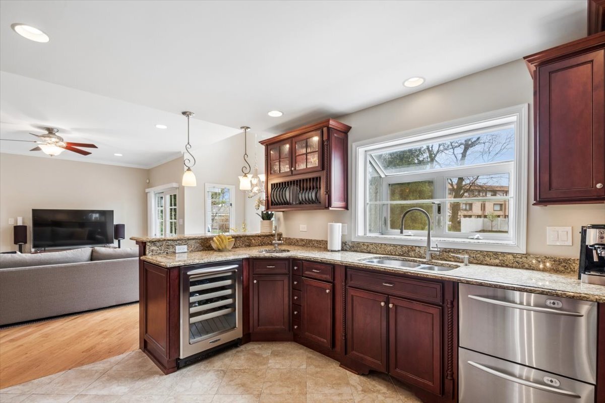 291 Lionel Road, Riverside, IL 60546