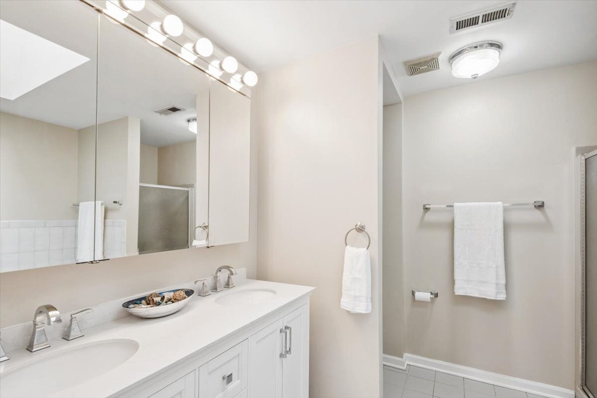 291 Lionel Road, Riverside, IL 60546