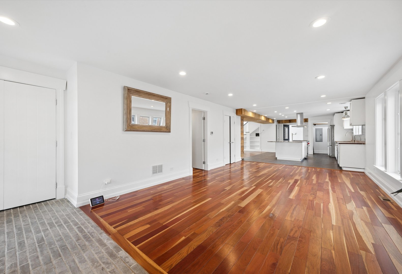 7807 Nagle Avenue, Burbank, IL 60459