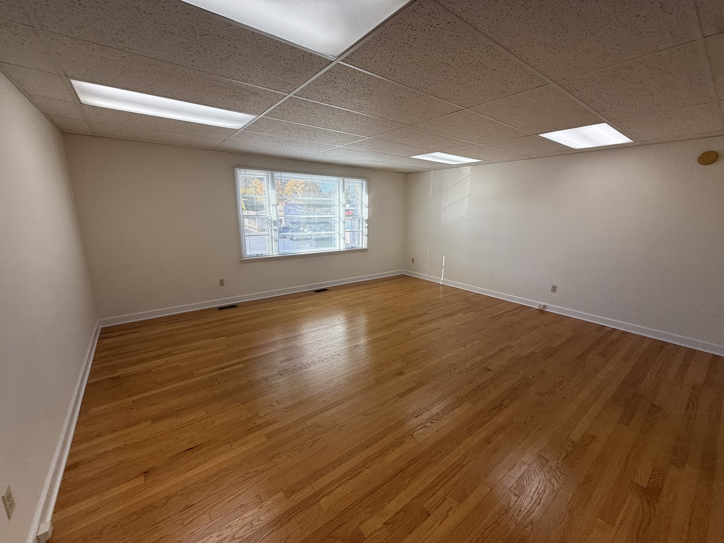 426 S Milwaukee Avenue, Libertyville, IL 60048