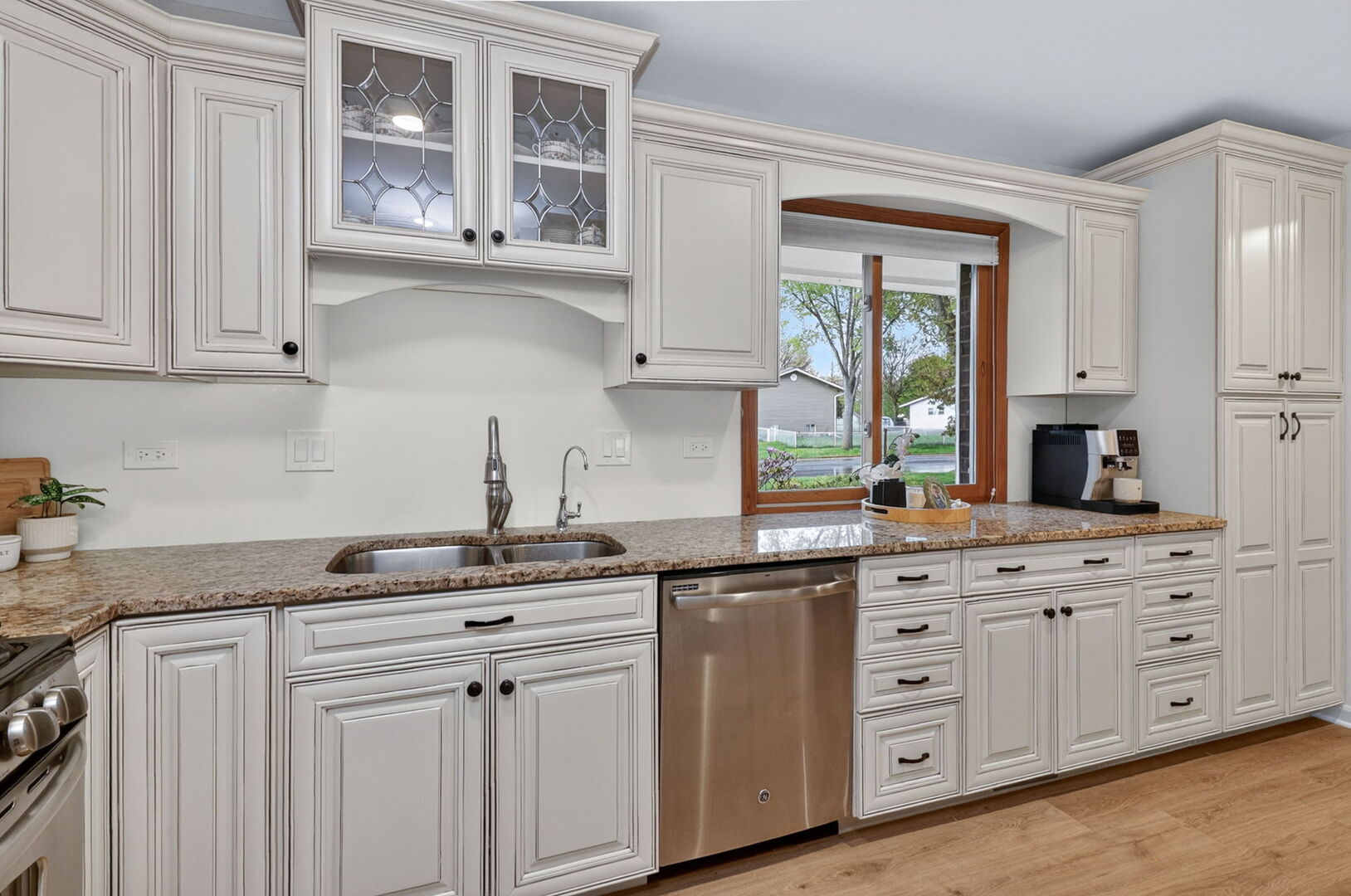 6812 Woodridge Drive, Woodridge, IL 60517