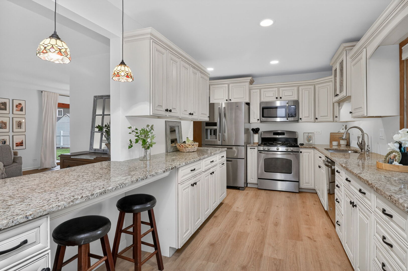 6812 Woodridge Drive, Woodridge, IL 60517