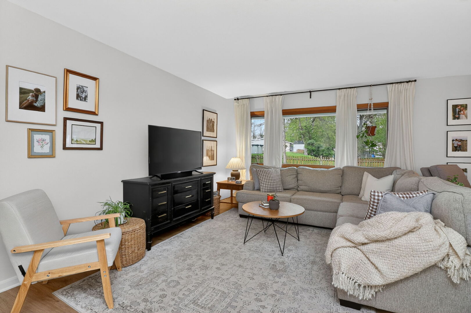 6812 Woodridge Drive, Woodridge, IL 60517