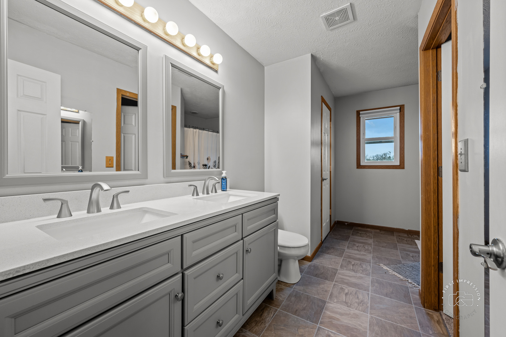 52 N Hickory Street, Cortland, IL 60112