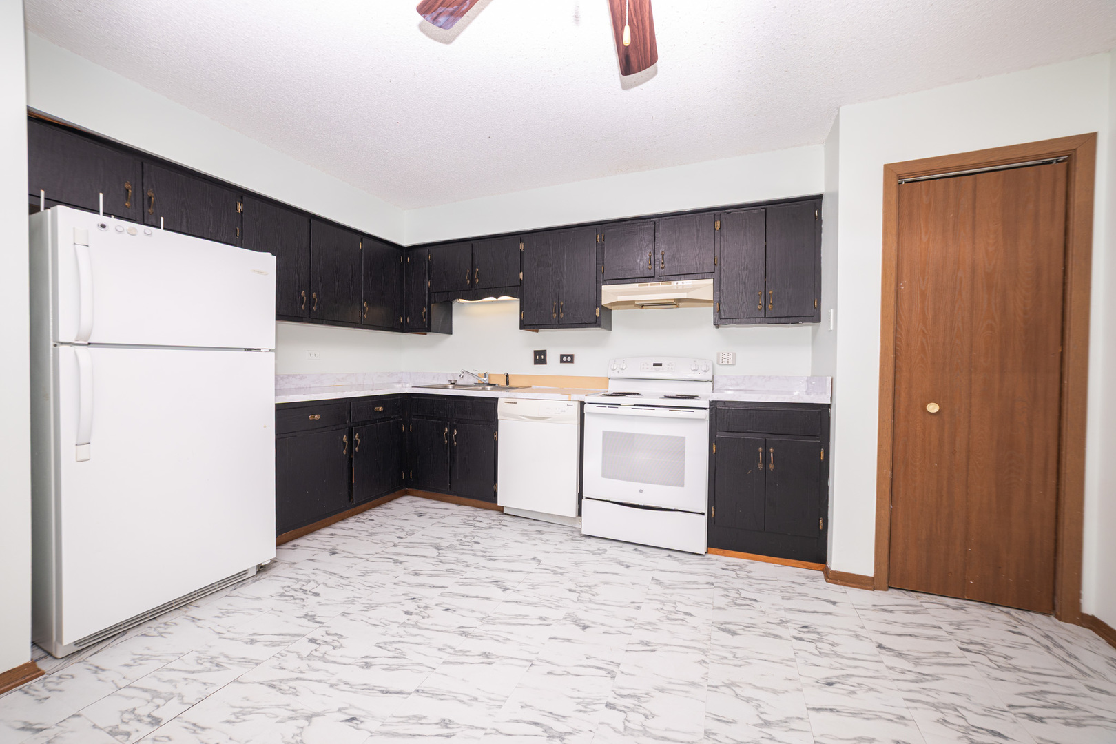 218 Madison Street #3D, Joliet, IL 60435