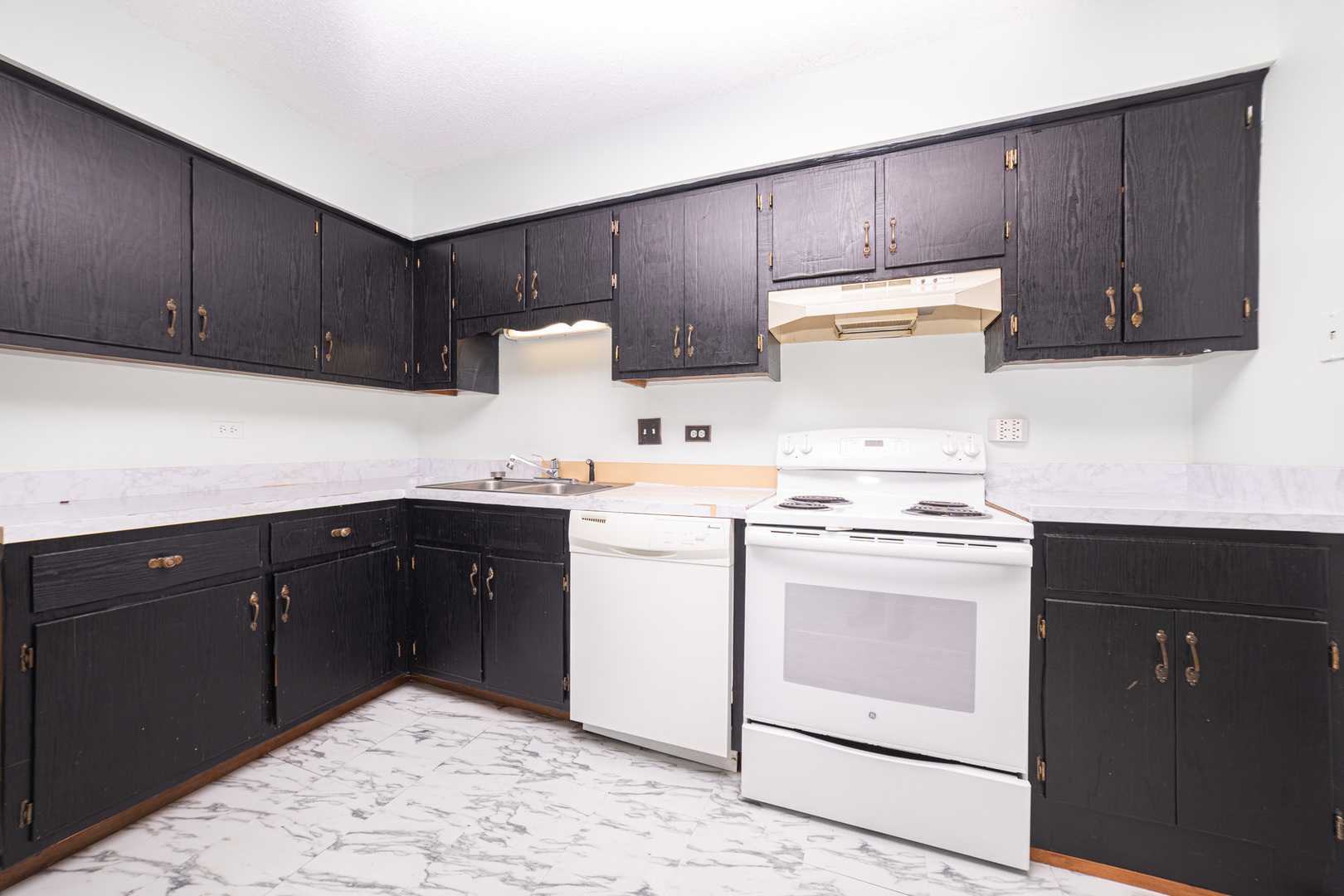 218 Madison Street #3D, Joliet, IL 60435