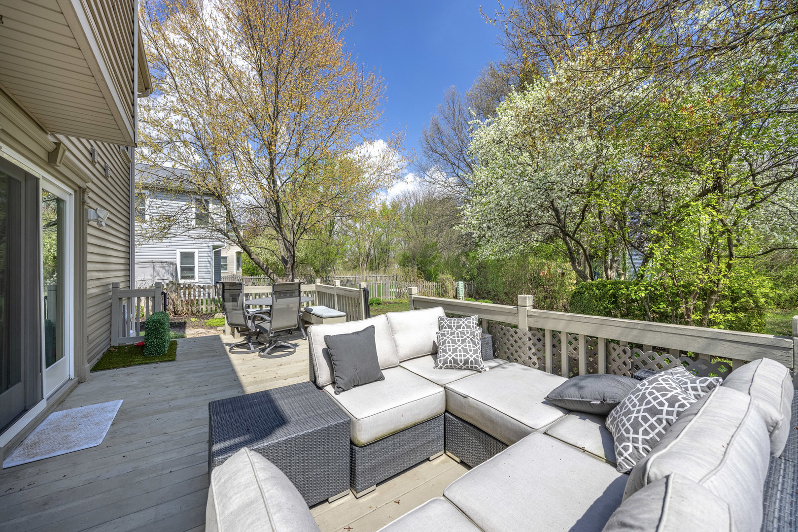 547 Newberry Drive, Elk Grove Village, IL 60007