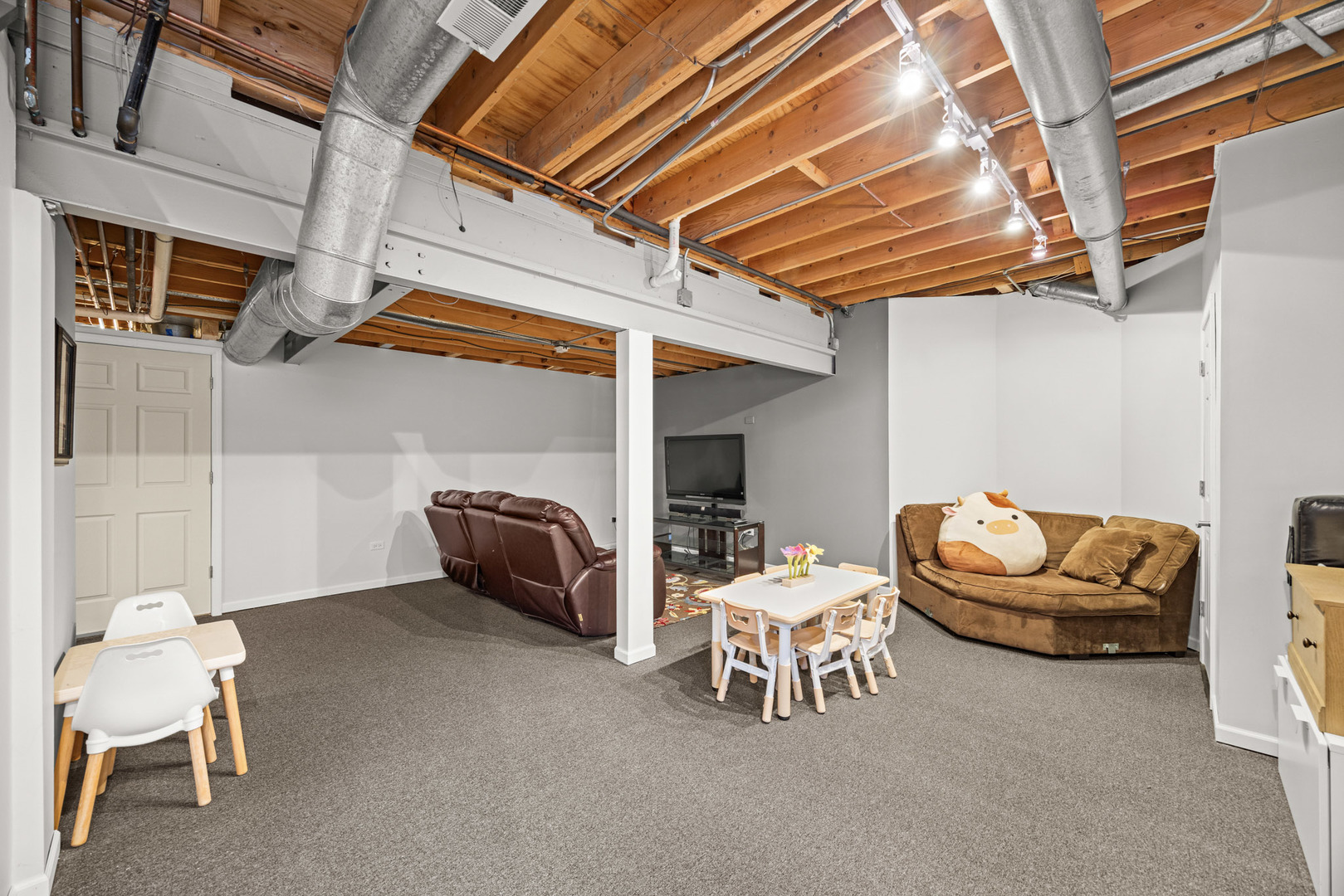 547 Newberry Drive, Elk Grove Village, IL 60007