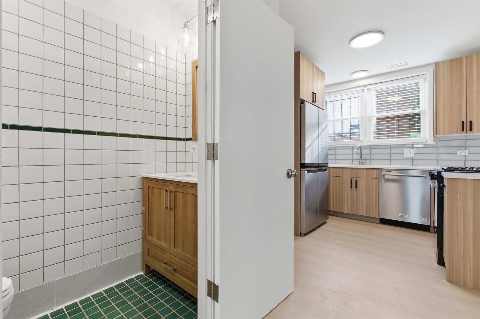 5915 N Milwaukee Avenue #G, Chicago, IL 60646